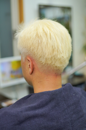 仙台市ホワイトブリーチ&赤・青のヘアカラー