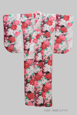 卒業式用小振袖
赤/ピンク/黒系の花柄袴　貸衣装レンタル